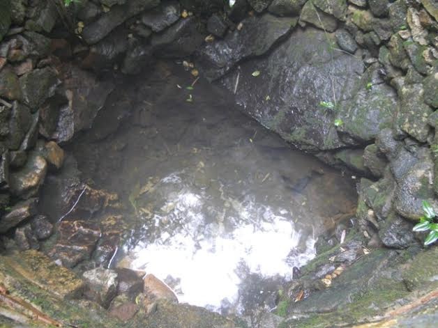 Nước giếng Tiên trên đỉnh núi quanh năm trong xanh không bao giờ vơi cạn