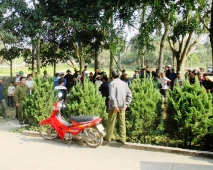 Nhờ lực lượng công an đem xe đặc chủng đến giải cứu nên 2 cẩu tặc mới may mắn thoát chết