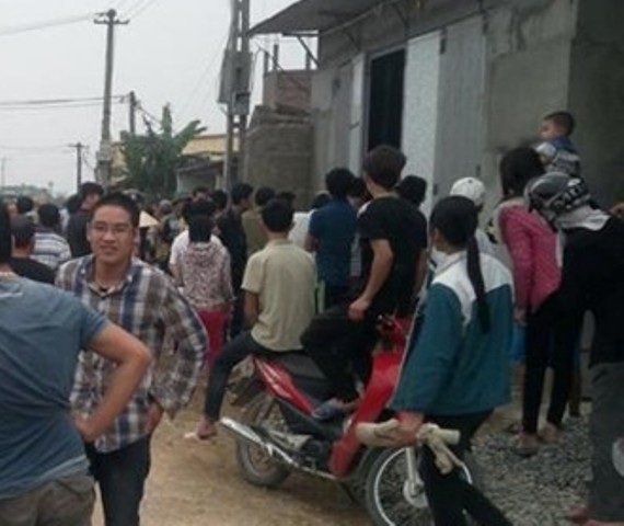 Đánh bất tỉnh, đập nát xe nam thanh niên nghi là “cẩu tặc” - 2 Cả làng vây đánh nam thanh niên được cho là cẩu tặc