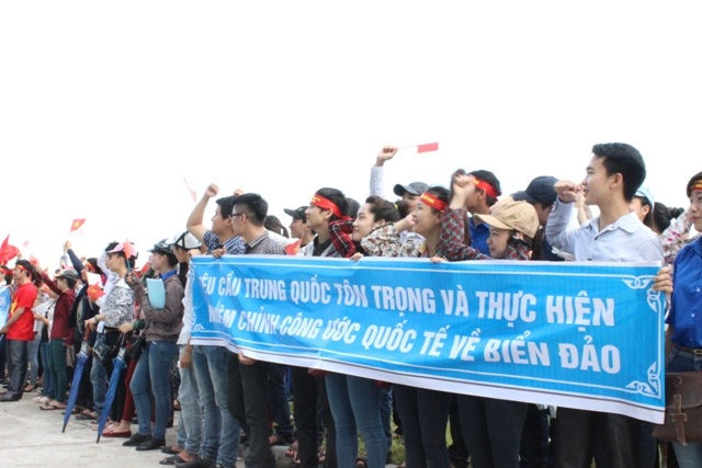 Hơn một nghìn học sinh, sinh viên, thanh thiếu niên mít tinh phản đối Trung Quốc