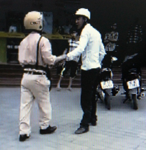 Lúc đầu đối tượng giằng co với chiến sỹ CSGT