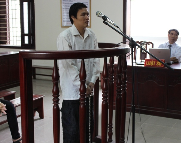 Bị cáo Trần Đức Hùng trước vành móng ngựa