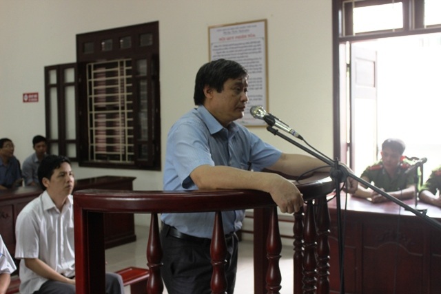 Nguyên Phó Chủ tịch huyện Lang Chánh trước vành móng ngựa