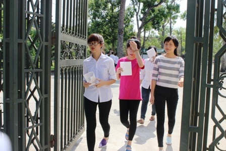 Thí sinhȠtại Thanh Hóa kết thúc môn thi tiếng Anh. (Ảnh: Nguyễn Thùy)