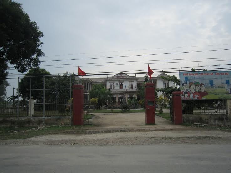Đình chỉ chủ tịch xã mượn bằng tốt nghiệp cấp 3 của... anh vợ - 1 Trụ sở UBND xã Tiến Lộc