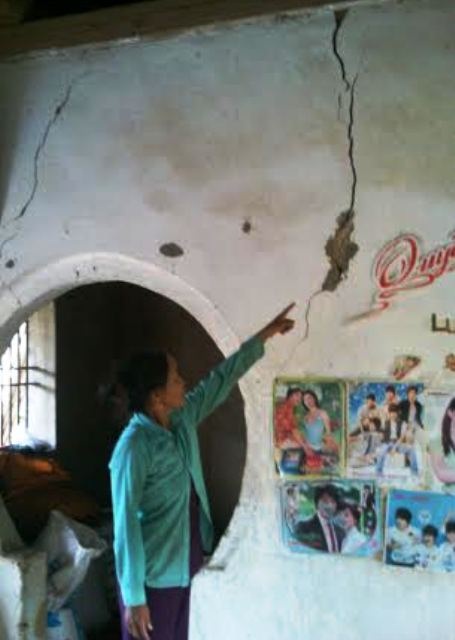 Hầu hết những ngôi nhà nằm gần mỏ đá đều bị rạn nứt 