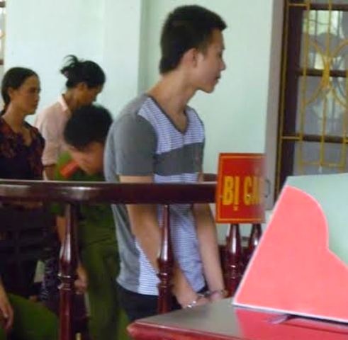 Bị cáo Lê Khả Linh trước vành móng ngựa