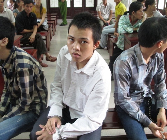 Sát thủ xưng "có họ hàng với Lê Văn Luyện" bị y án 18 năm tù - 1 Bị cáo Lê Tuấn Anh từng khai với CSĐT cháu có họ hàng với anh Lê Văn Luyện
