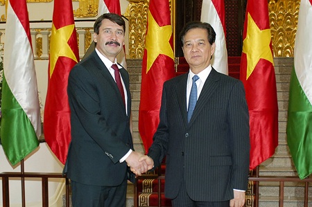 Thủ tướng Nguyễn Tấn Dũng hội kiến Tổng thống Hungary tại trụ sở Chính phủ.