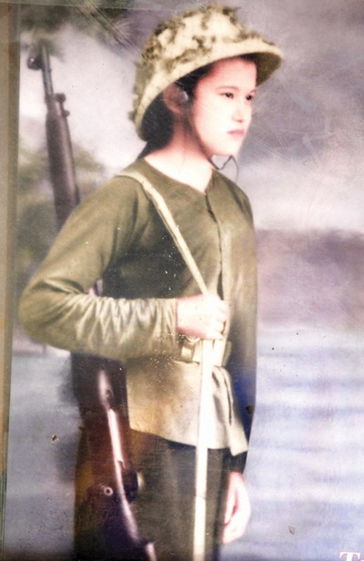 Cô dân quân Đinh Thị Thạ khi tròn 20 tuổi. Ảnh: Gia đình cung cấp.