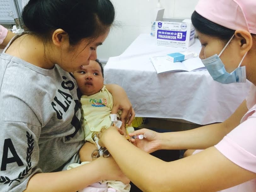 Thủ tướng yêu cầu lo đủ vắc xin có chất lượng phục vụ người dân - 1 Khám chữa bệnh, thanh toán bảo hiểm cả trong ngày lễ, ngày nghỉ