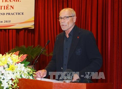 Giáo sư, Tiến sĩ Thomas A Bauer phát biểu. Ảnh: Doãn Tấn - TTXVN