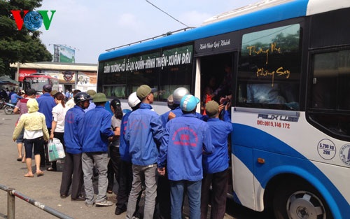 Sau nghỉ lễ, xe ôm “chạy sô hết công suất” tại Bến xe Giáp Bát - 1 Sau nghỉ lễ, xe ôm “chạy sô hết công suất” tại Bến xe Giáp Bát