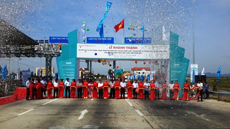 Bộ trưởng Bộ Giao thông Vận tải: Không thể có chuyện "phí chồng phí" - 2 Khánh thành
và đưa vào sử dụng trạm thu phí không dừng trên quốc lộ 1 tại tỉnh Quảng Bình