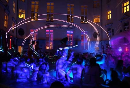 Thú vị với “bữa tiệc” tắm tập thể ở Hungary - 3 Bữa tiệc rất sôi động và cuồng
nhiệt