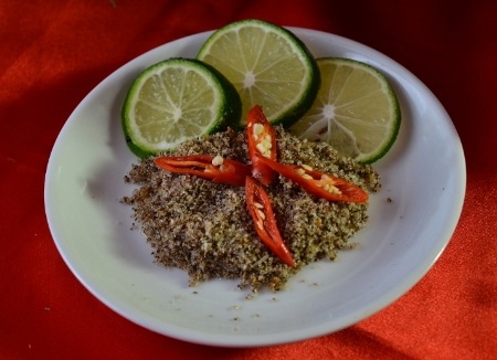 Người Sơn La lấy chẳm chéo để chấm xôi, các món luộc, đồ nướng và cả các món rau sống.