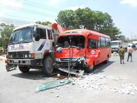 Hiện trường vụ tai nạn liên hoàn trên QL51