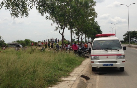 Sau đó thi thể nạn nhân đã được đưa khỏi hiện trường