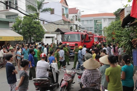 Vụ cháy xảy ra từ tầng trệt căn nhà 3 tầng vắng chủ.