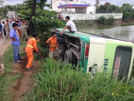 Xe cứu hộ được điều đến trục vớt phương tiện