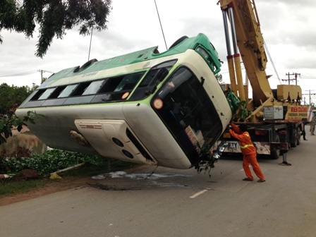 Xe cứu hộ được điều đến trục vớt phương tiện