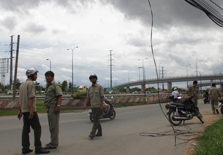 Hiện trường dây điện bị đứt gây tai nạn cho người đi đường.