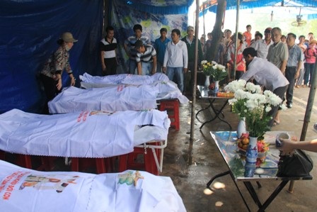 Người dân xã Tóc Tiên bàng hoàng trước 4 cái chết của một gia đình sau vụ hỏa hoạn