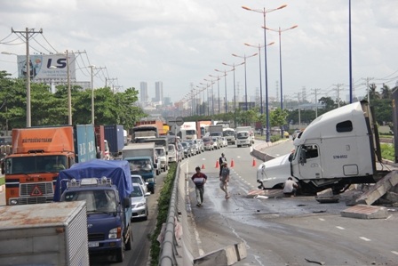 Vụ tai nạn gây kẹt xe nghiêm trọng