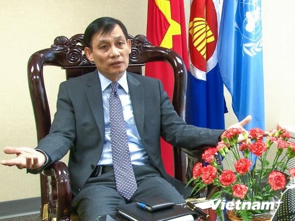 Đại sứ VN tại LHQ: Trung Quốc từ chối đàm phán gây “lo ngại nghiêm trọng” - 1 Đại sứ Lê Hoài Trung tại buổi trả lời báo chí quốc tế. (Ảnh: Lê Dương/Vietnam+)
