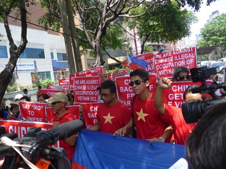Phản đối giàn khoan Trung Quốc: Khi người Việt-Philippines chung sức - 6 Trung Anh
