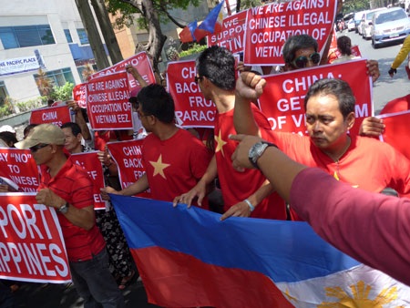 Phản đối giàn khoan Trung Quốc: Khi người Việt-Philippines chung sức - 7 Trung Anh