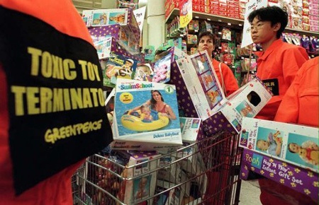 Greenpeace: Nhiều đồ chơi do Trung Quốc sản xuất rất độc - 1 Greenpeace: Nhiều đồ chơi do Trung Quốc sản xuất rất độc - 1