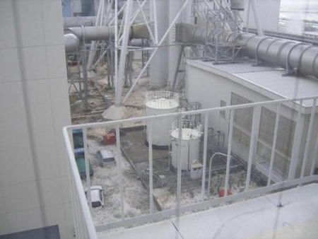 Tiết lộ ảnh mới sóng thần "nhấn chìm" nhà máy hạt nhân Nhật - 10