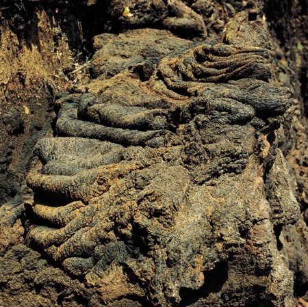 Núi lửa dưới lòng biển phun dung nham tạo thành đảo mới  - 15