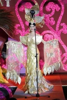 “Cô gái” Thái Lan đăng quang Nữ hoàng chuyển giới 2011 - 15