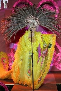 “Cô gái” Thái Lan đăng quang Nữ hoàng chuyển giới 2011 - 16