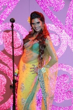 “Cô gái” Thái Lan đăng quang Nữ hoàng chuyển giới 2011 - 20