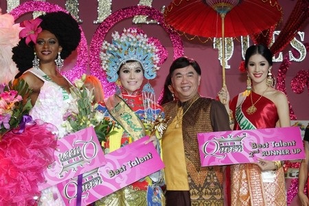 “Cô gái” Thái Lan đăng quang Nữ hoàng chuyển giới 2011 - 17