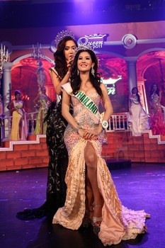 “Cô gái” Thái Lan đăng quang Nữ hoàng chuyển giới 2011 - 2