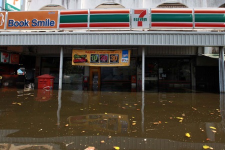 Nhịp sống Bangkok trong khủng hoảng lụt lội  - 4