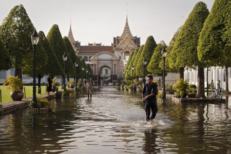 Bangkok: Sông dâng cao kỷ lục, nước tràn vào Cung điện - 4 Bangkok: Sông dâng cao kỷ lục, nước tràn vào Cung điện - 4