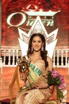 “Cô gái” Thái Lan đăng quang Nữ hoàng chuyển giới 2011 - 5