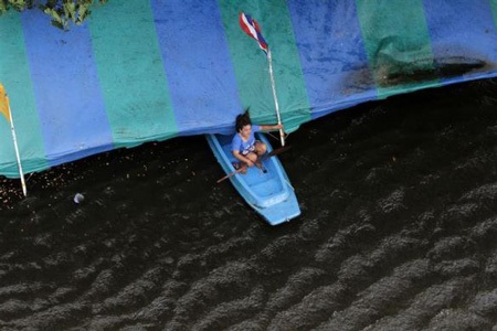 Ảnh một phần ba Thái Lan chìm trong nước lụt - 6