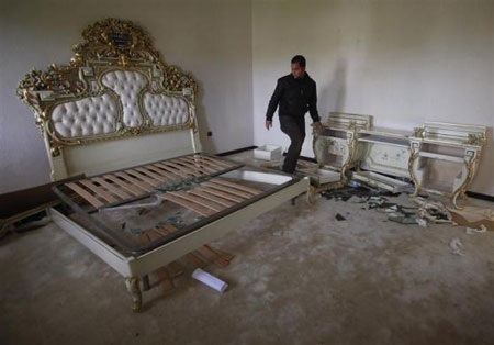 Khám phá cuộc sống của ông Gadhafi - 24