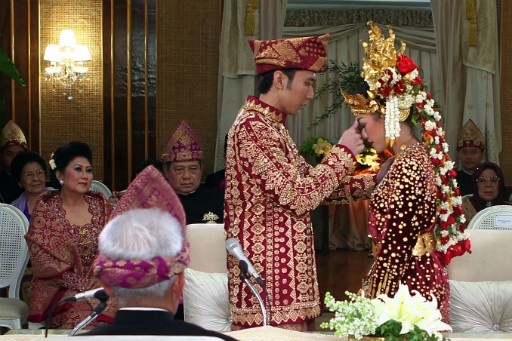 Đám cưới truyền thống lộng lẫy của con trai Tổng thống Indonesia - 2 Đám cưới truyền thống lộng lẫy của con trai Tổng thống Indonesia - 2