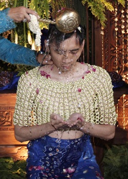 Đám cưới truyền thống lộng lẫy của con trai Tổng thống Indonesia - 13 Đám cưới truyền thống lộng lẫy của con trai Tổng thống Indonesia - 13