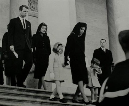 Nhìn lại ngày Tổng thống Mỹ Kennedy bị ám sát 48 năm trước - 18 Nhìn lại ngày Tổng thống Mỹ Kennedy bị ám sát 48 năm trước - 18