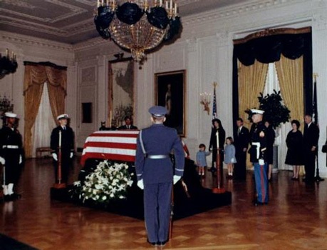 Nhìn lại ngày Tổng thống Mỹ Kennedy bị ám sát 48 năm trước - 12 Nhìn lại ngày Tổng thống Mỹ Kennedy bị ám sát 48 năm trước - 12
