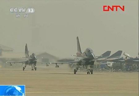 Chiến đấu cơ  “Sấm sét” Trung Quốc lần đầu ra mắt - 4