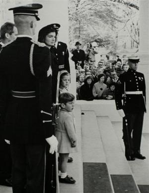 Nhìn lại ngày Tổng thống Mỹ Kennedy bị ám sát 48 năm trước - 15 Nhìn lại ngày Tổng thống Mỹ Kennedy bị ám sát 48 năm trước - 15